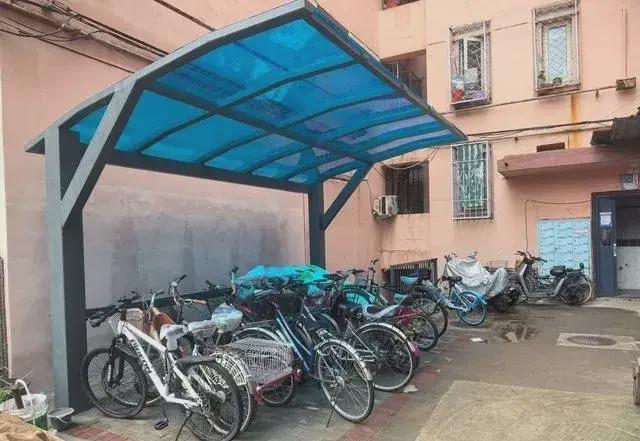 私搭乱建居民想提升小区环境的愿望实现了AG旗舰赞助马竞联赛拆除700平方米(图2)