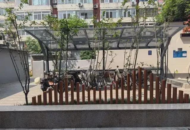 私搭乱建居民想提升小区环境的愿望实现了AG旗舰赞助马竞联赛拆除700平方米(图3)